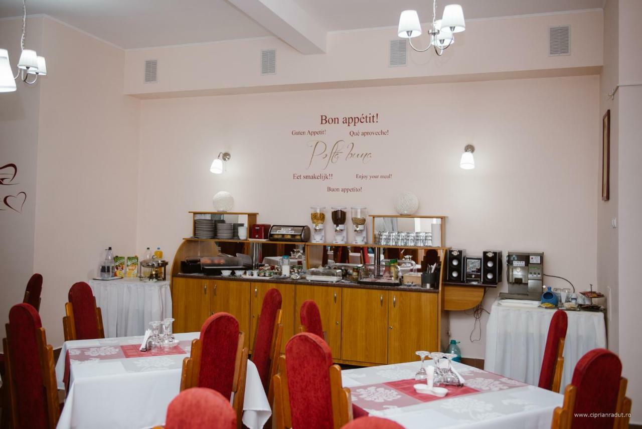 Hotel Iris Tîrnăveni Exterior foto
