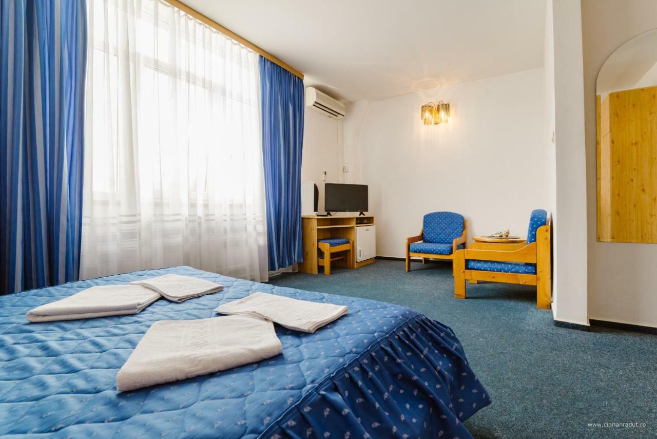 Hotel Iris Tîrnăveni Exterior foto